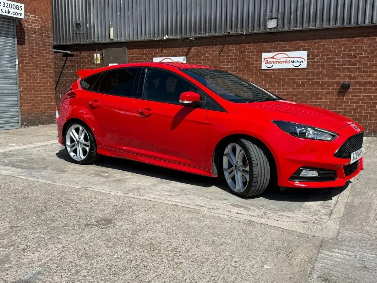 Used Ford Focus ST 185 HP (136 kW) 2018 Red Hatchback