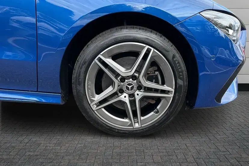 Used Mercedes E250 Executive 215 HP (158 kW) 2025 Blue Estate