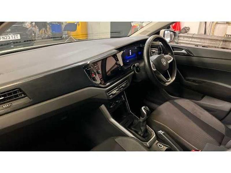 Used VW Polo Life 95 HP (69 kW) 2023 Pure white Hatchback