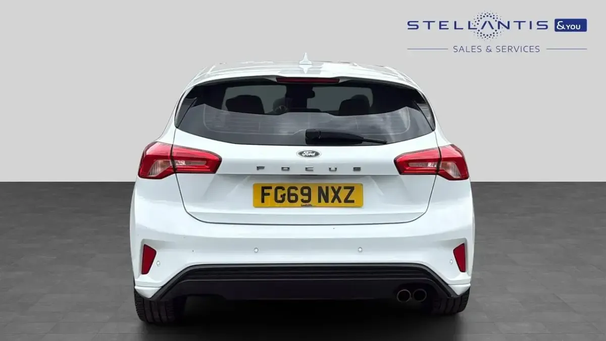 Used Ford Focus ST-Line 123 HP (90 kW) 2019 White Hatchback