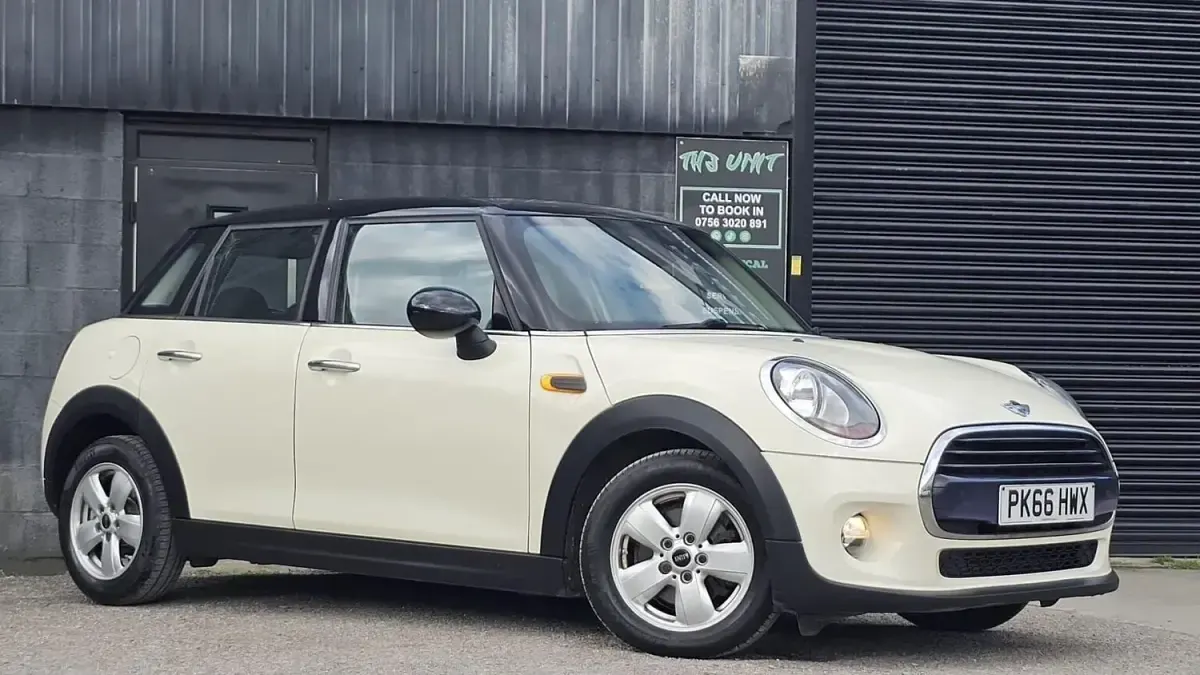 Usado Mini Cooper Hatch 136 HP (100 kW) 2016 Branco Citadino