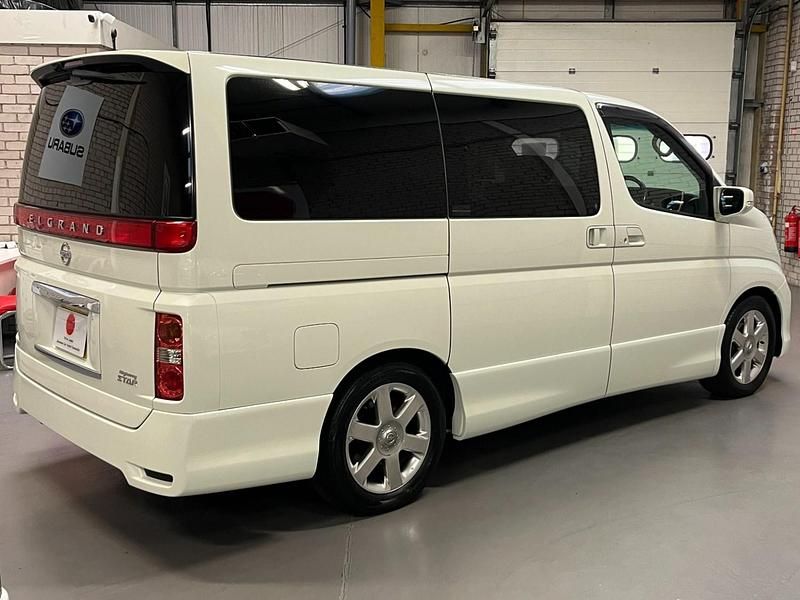 Used Nissan Elgrand 2009 White MPV