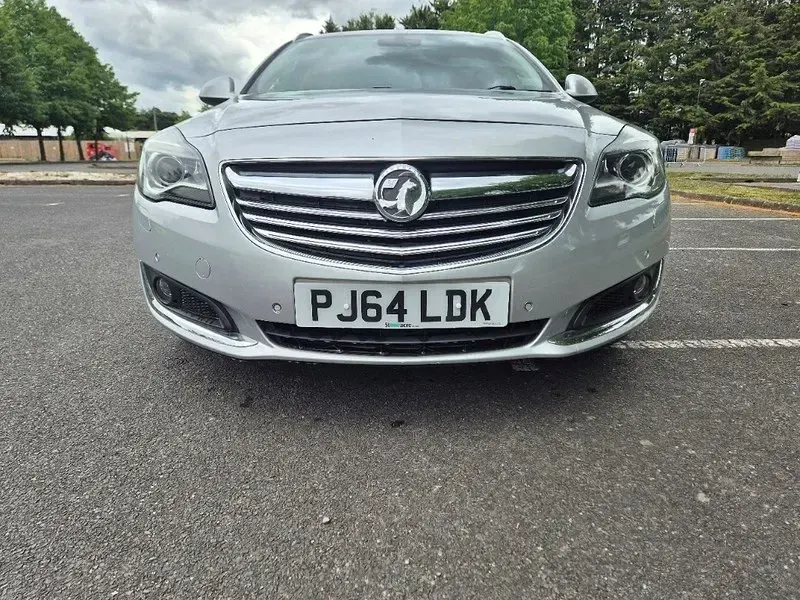 Usado Vauxhall Insignia Elite 163 CV (119 kW) 2015 Plateado Familiar