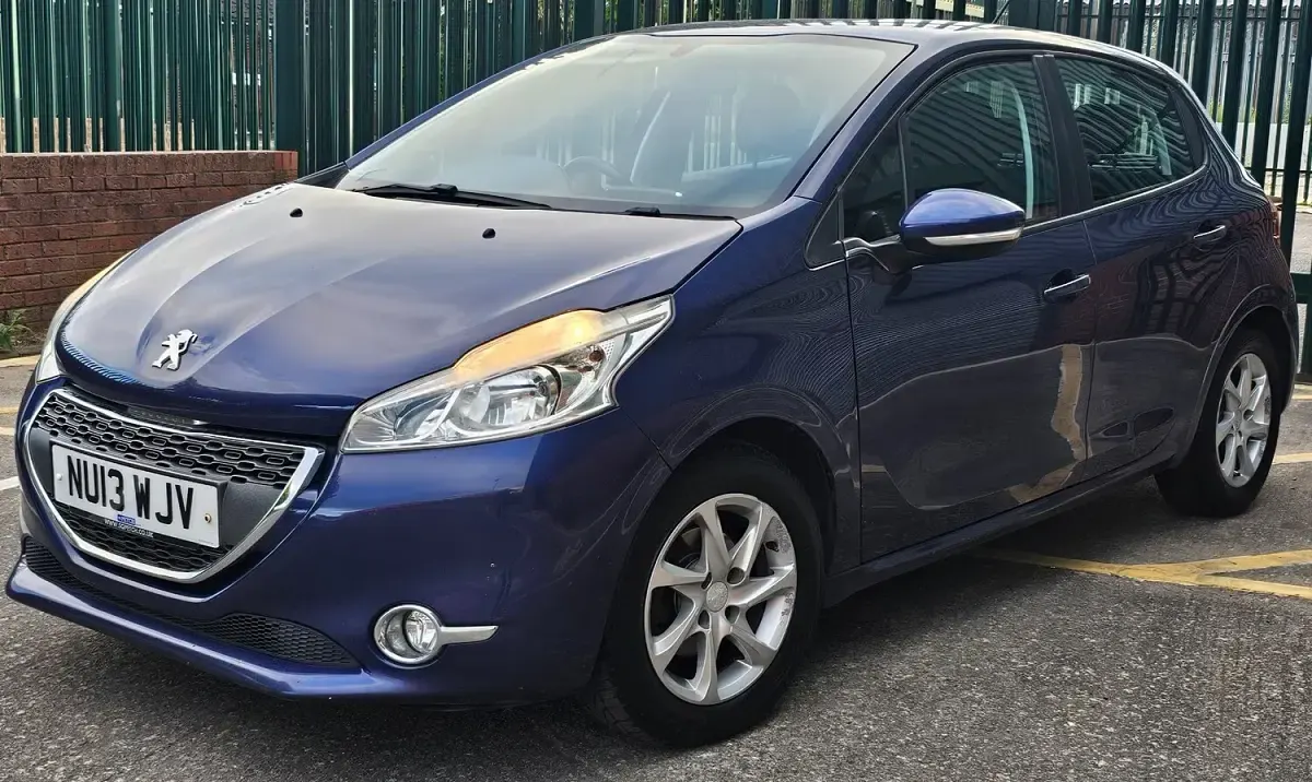 Used Peugeot 208 Active 82 HP (60 kW) 2013 Blue Hatchback