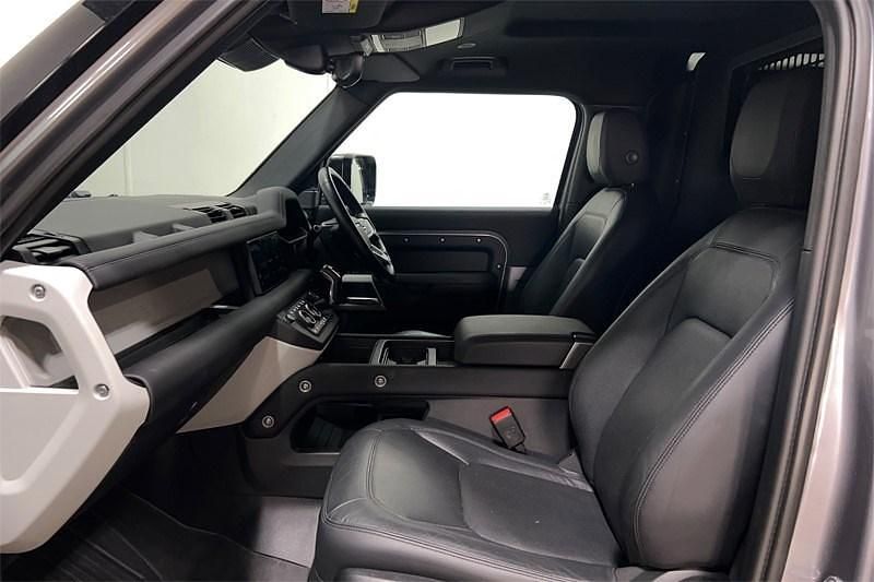 Usado Land Rover Defender SE 249 HP (183 kW) 2023 Cinzento SUV