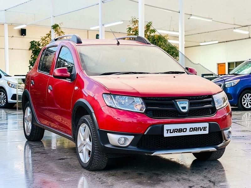 Used Dacia Sandero Ambiance 90 HP (66 kW) 2014 Red Hatchback