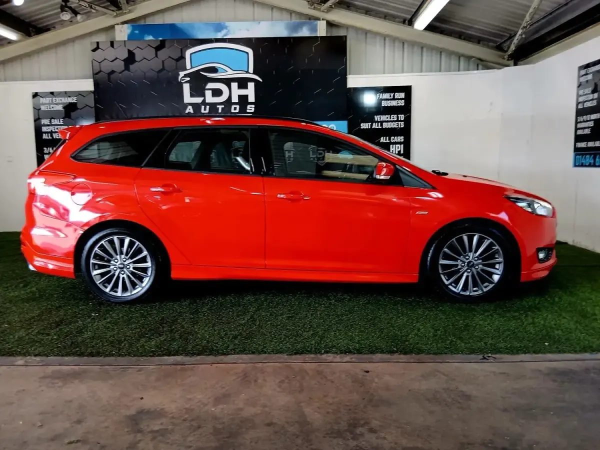 Used Ford Focus ST-Line 140 HP (102 kW) 2018 Red Estate