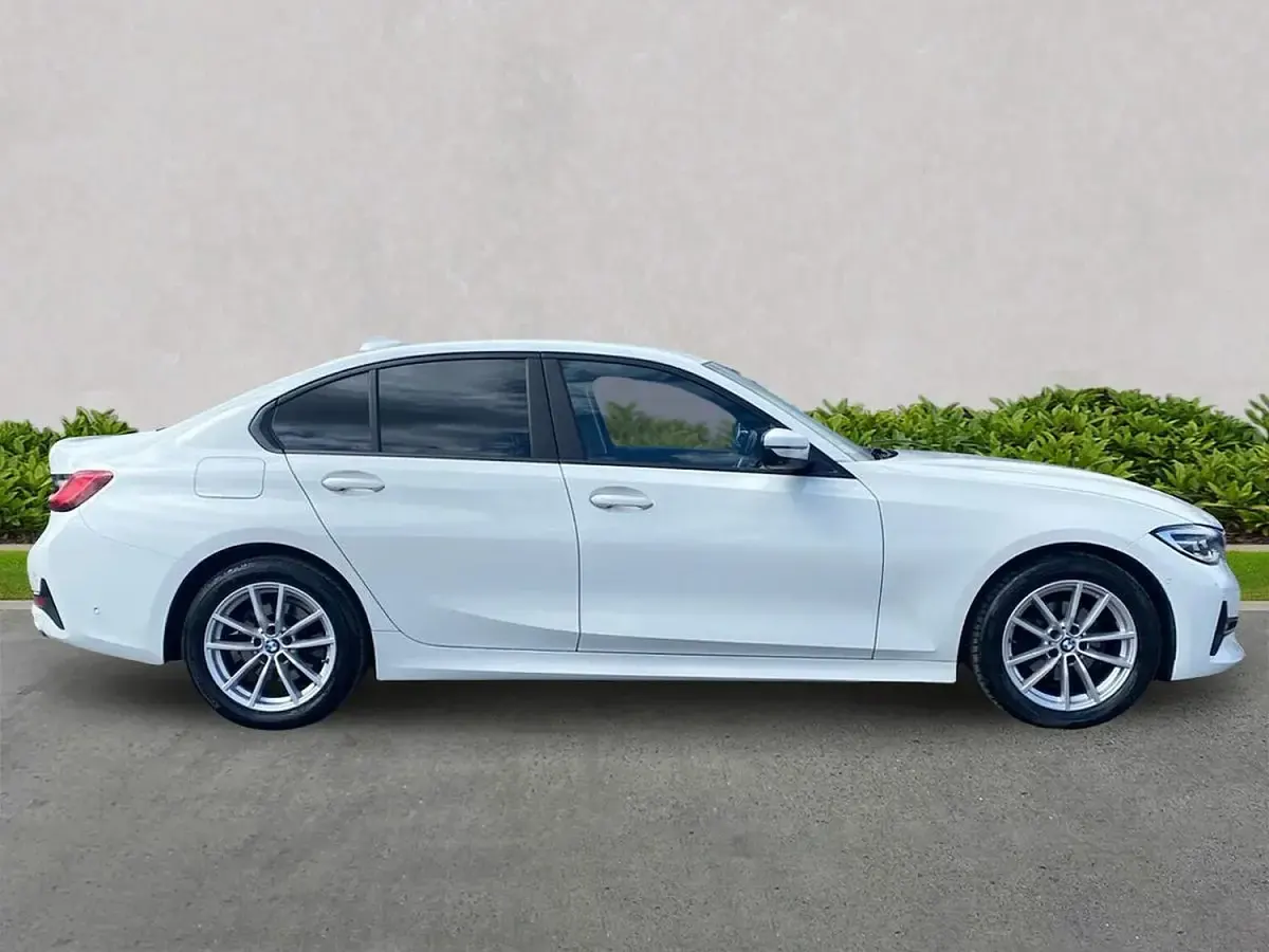 Used BMW 318 Comfort Edition 2019 White Sedan