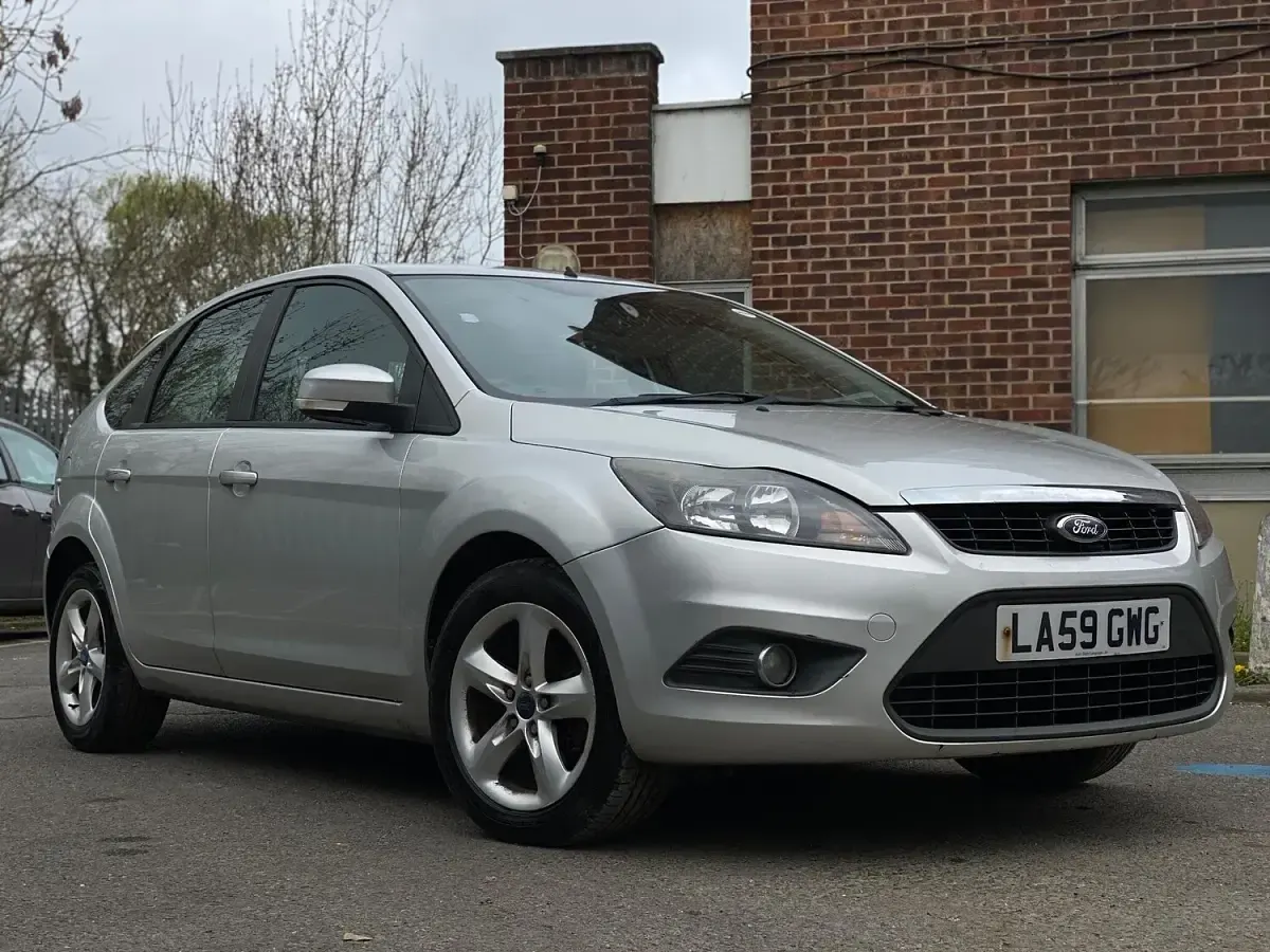 Used Ford Focus Zetec 99 HP (72 kW) 2010 Silver Hatchback