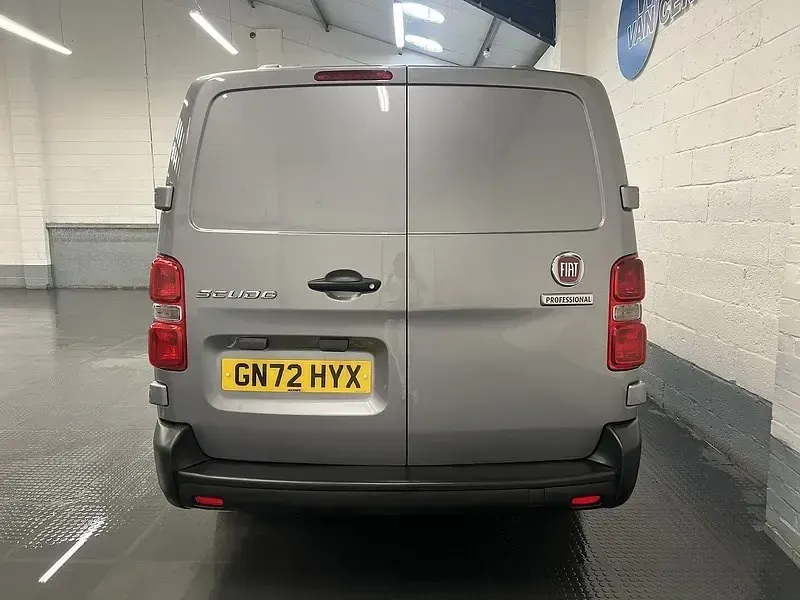 Używany Fiat Scudo S 145 KM (106 kW) 2022 Szary Van