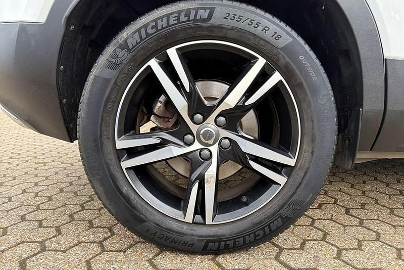 Used Volvo XC40 R-Design 188 HP (138 kW) 2020 White SUV