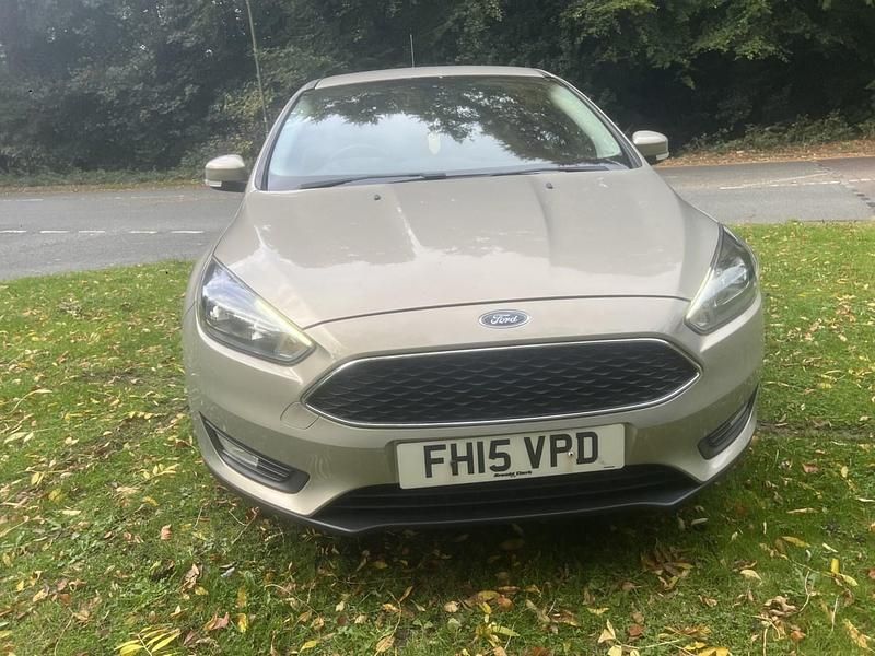 Used Ford Focus Zetec 120 HP (88 kW) 2015 Silver Hatchback