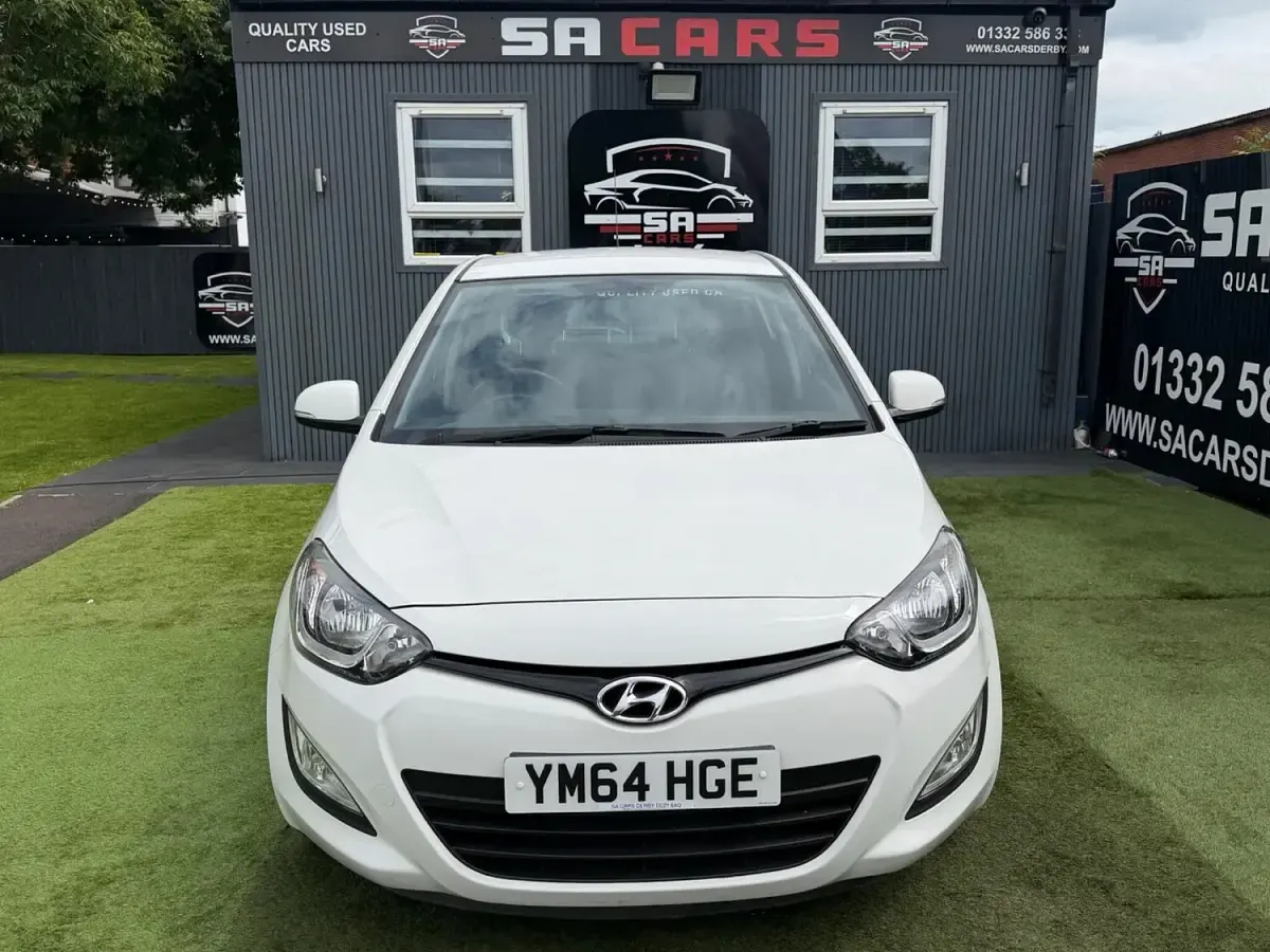Used Hyundai i20 Active 84 HP (61 kW) 2015 White Hatchback