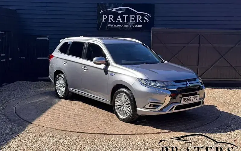 Begagnad Mitsubishi Outlander P-HEV 177 HK (130 kW) 2018 Kombi