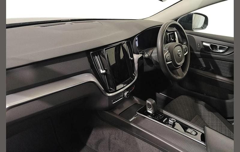Used Volvo V60 Core 161 HP (118 kW) 2022 Blue Estate