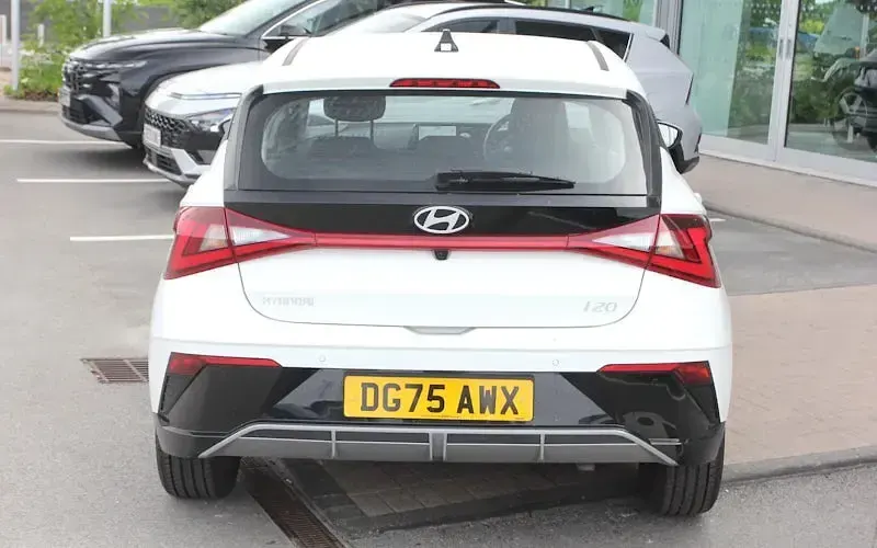 Used Hyundai i20 Advanced 101 HP (74 kW) 2025 White Hatchback