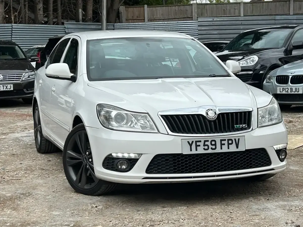 Used Skoda Octavia vRS 200 HP (147 kW) 2009 White Hatchback
