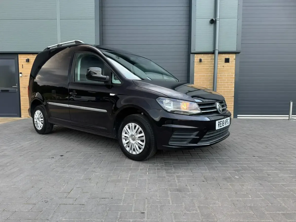 Begagnad VW Caddy Trendline 102 HK (75 kW) 2018 Svart Minibuss