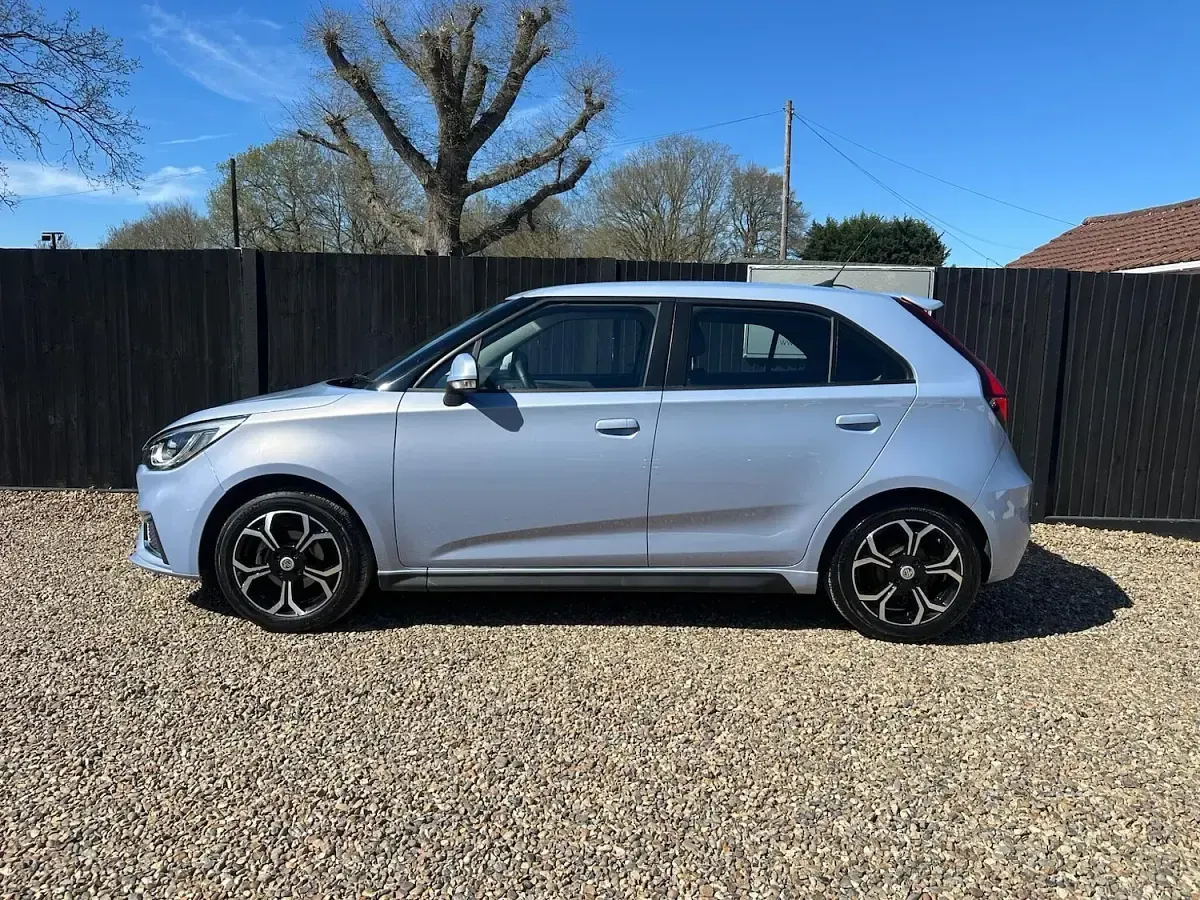 Used MG MG3 Exclusive 106 HP (77 kW) 2023 Silver Hatchback