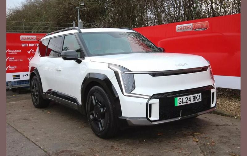 White Used 2024 Kia EV9 2 SUV | £60,895 (Fair price) - Image 1/4