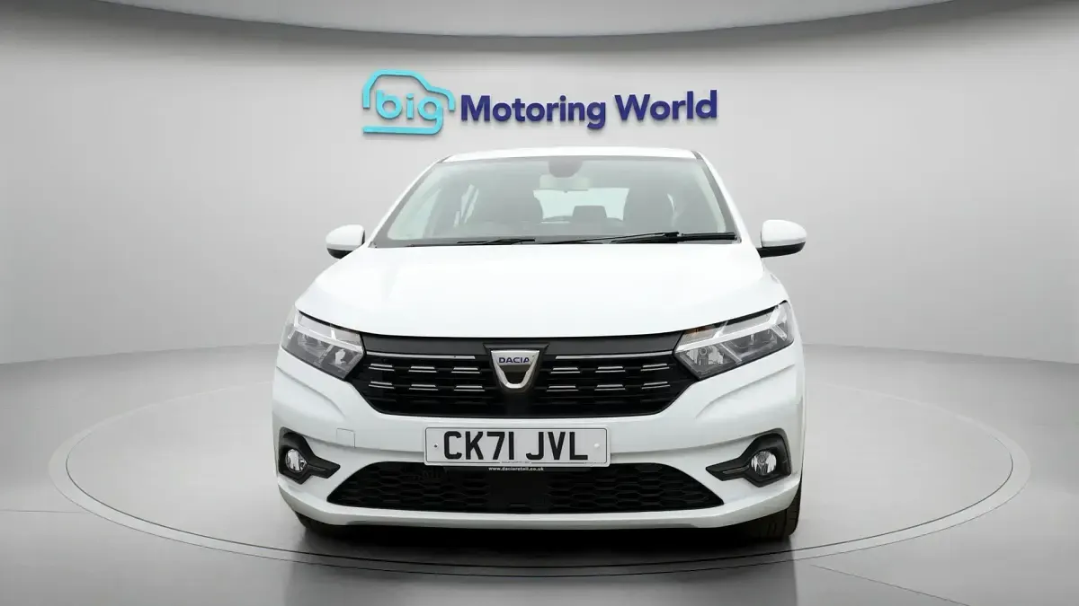 Usado Dacia Sandero Comfort 91 CV (66 kW) 2021 Blanco Utilitario
