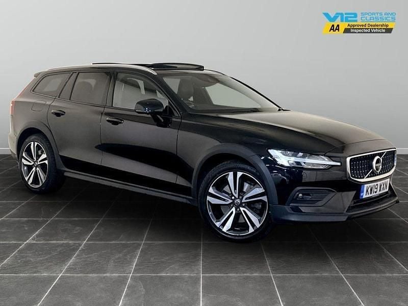 Black Used 2019 Volvo V60 CC Estate | £17,495 (Fair price) - Image 1/2