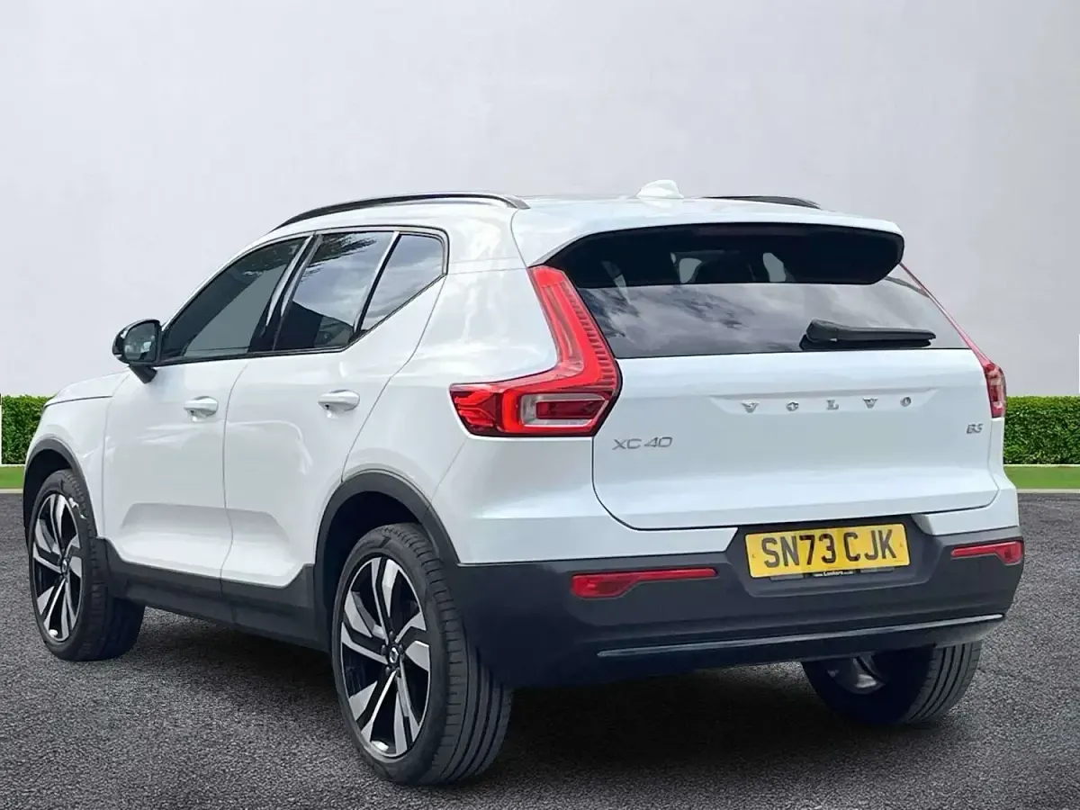 Used Volvo XC40 Ultimate 2023 White SUV