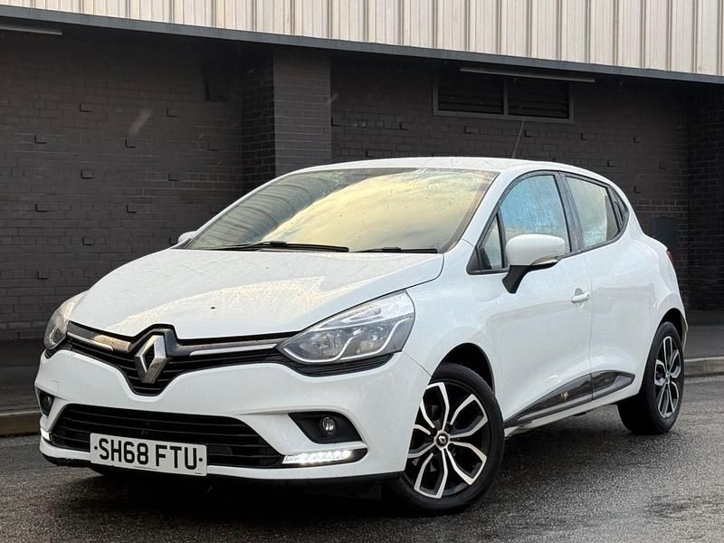 White Used 2018 Renault Clio IV Play Hatchback | £3,990 (Super price) - Image 1/4