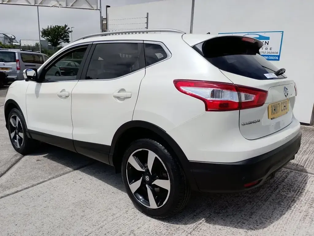 Used Nissan Qashqai N-Vision 110 HP (80 kW) 2017 White SUV