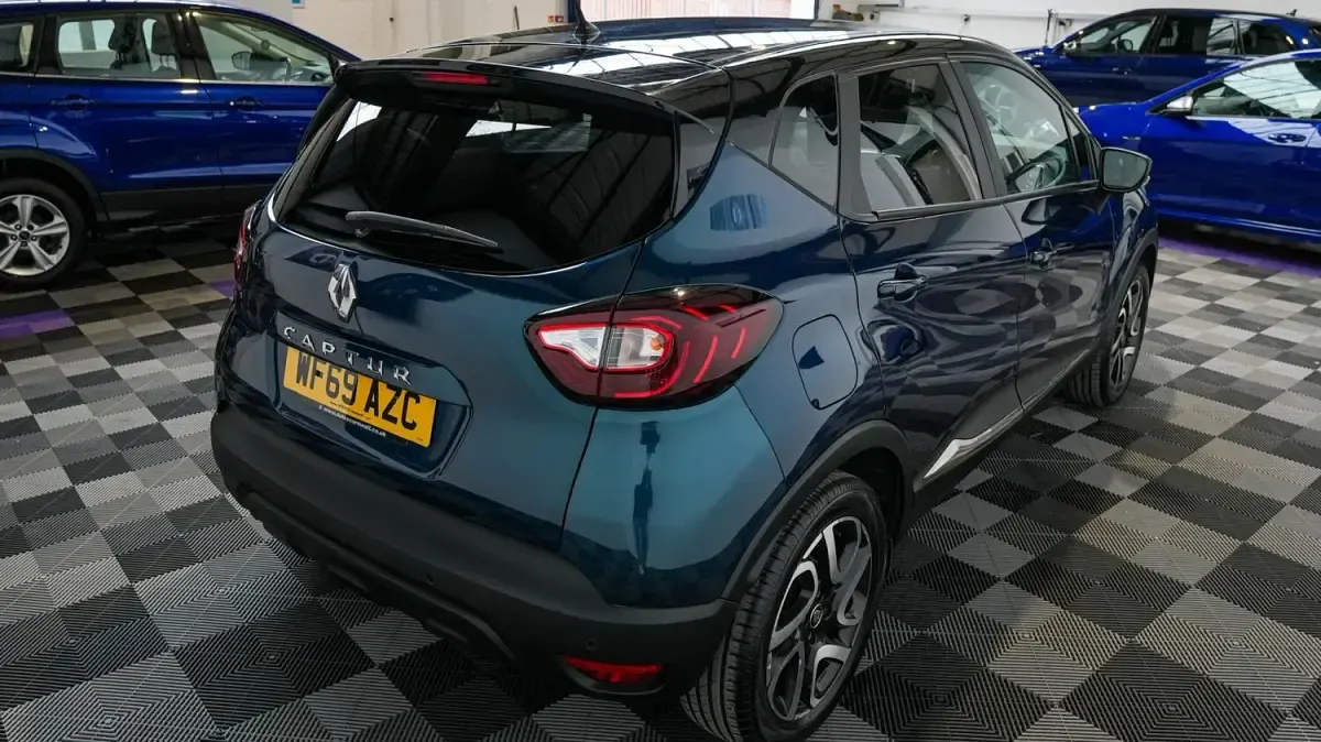 Used Renault Captur Iconic 90 HP (66 kW) 2019 Blue SUV