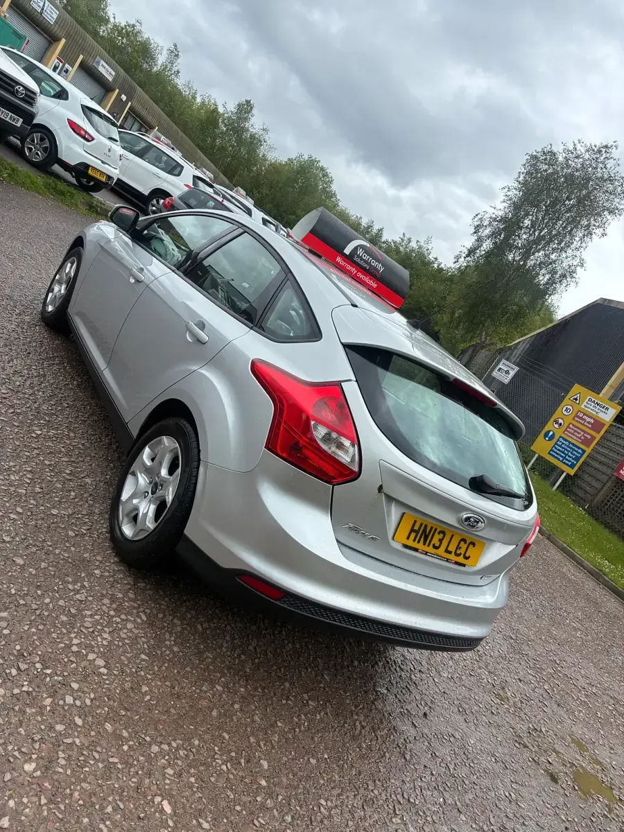 Begagnad Ford Focus 2013 Silver Halvkombi