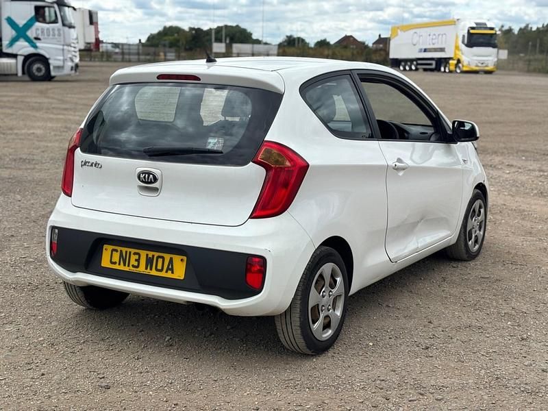Used Kia Picanto 68 HP (50 kW) 2013 White Hatchback
