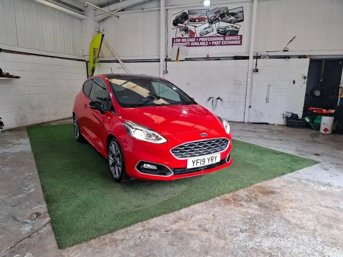 Usado Ford Fiesta ST-Line 125 HP (91 kW) 2019 Vermelho Citadino