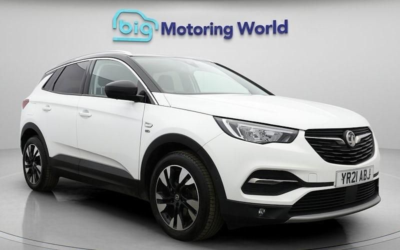 Used Vauxhall Grandland X Edition 131 HP (96 kW) 2021 White SUV