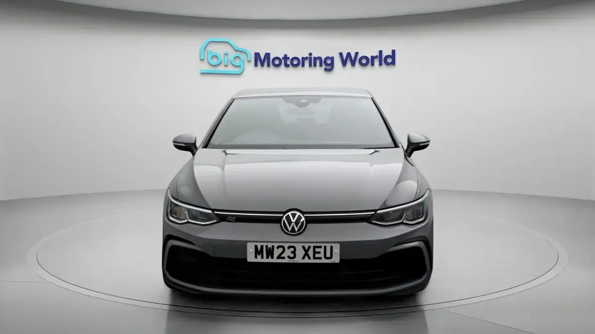 Used VW Golf VIII R-line 148 HP (108 kW) 2023