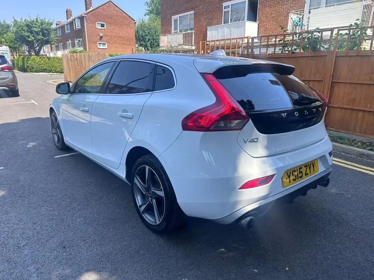 Used Volvo V40 R-Design 2015 White Hatchback