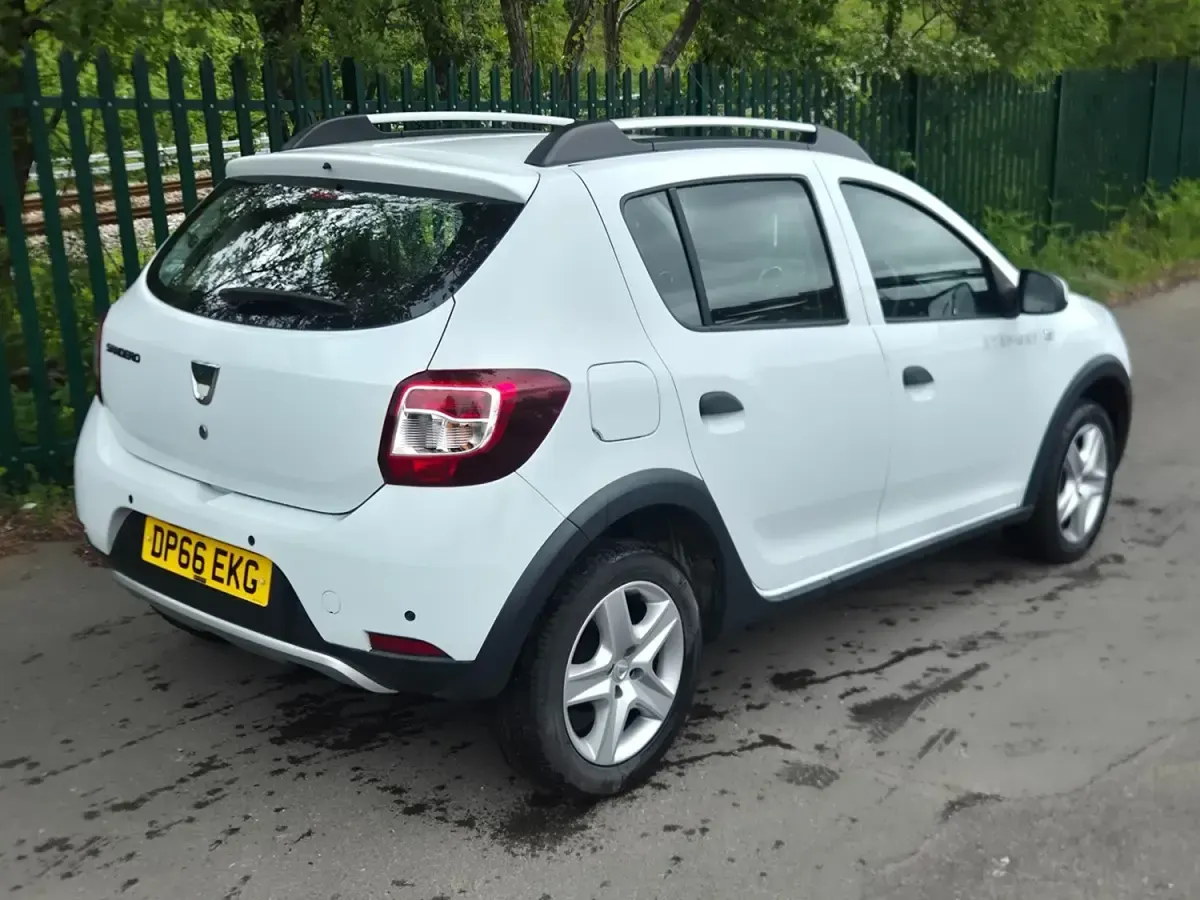 Używany Dacia Sandero Lauréate 2016 Biały Hatchback