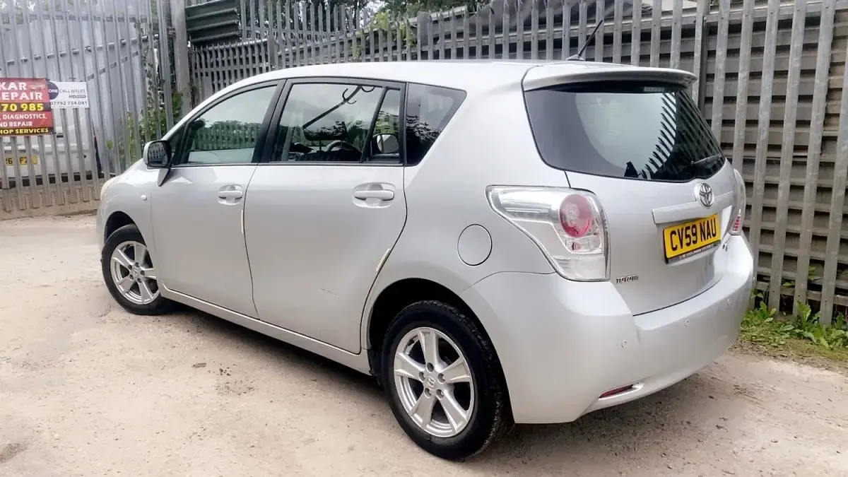 Used Toyota Verso 2009 Silver MPV