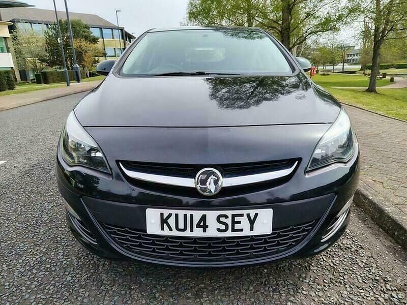 Used Vauxhall Astra Excite 115 HP (84 kW) 2014 Black Hatchback