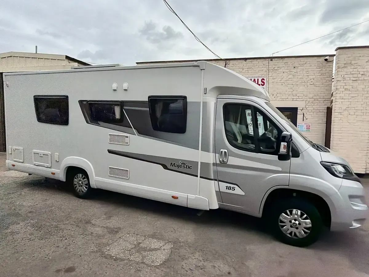 Used Peugeot Boxer 165 HP (121 kW) 2021 White Van