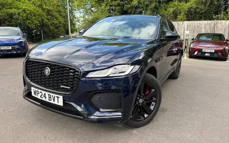 Używany Jaguar F-Pace R-Dynamic 204 KM (150 kW) 2024 Niebieski SUV