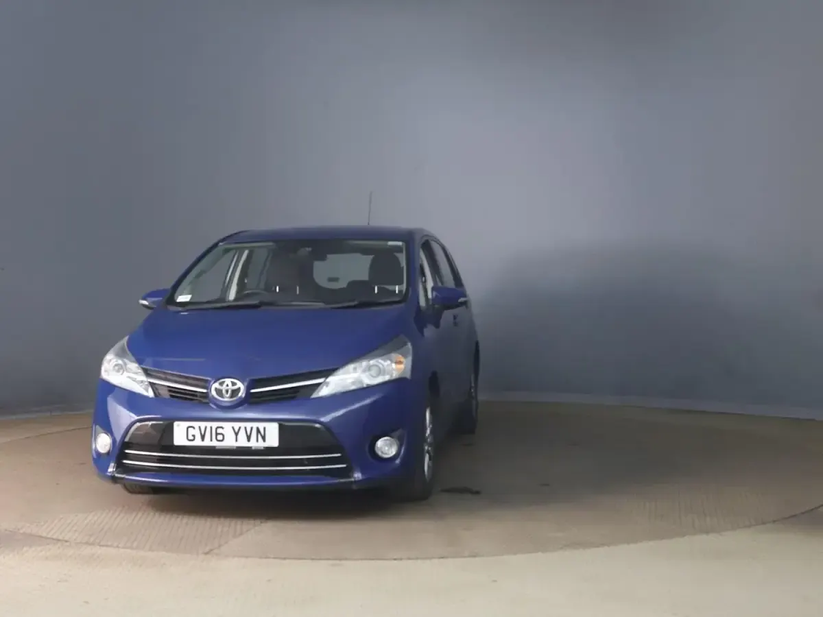 Used Toyota Verso 112 HP (82 kW) 2016 Blue MPV