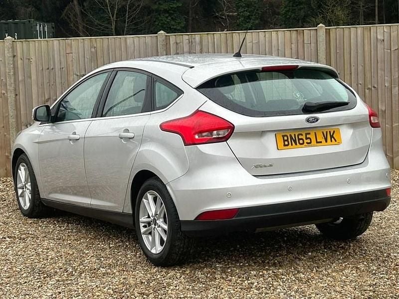 Used Ford Focus Zetec 125 HP (91 kW) 2015 Silver Hatchback