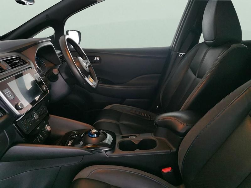 Used Nissan Leaf Tekna 110 kW (150 HP) 2022 Red Hatchback