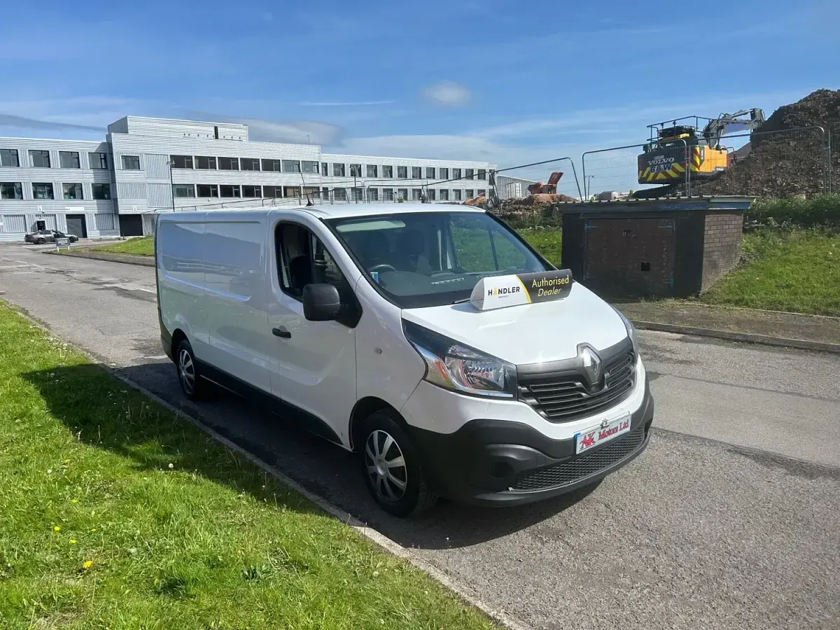 Begagnad Renault Trafic Business 120 HK (88 kW) 2019 Vit Minibuss