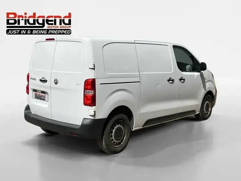 Used Vauxhall Vivaro S 100 HP (73 kW) 2023 White MPV