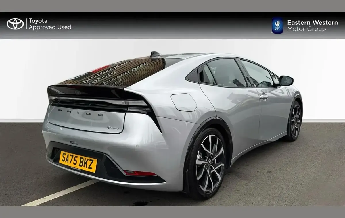 Used Toyota Prius 220 HP (161 kW) 2025 Silver Hatchback