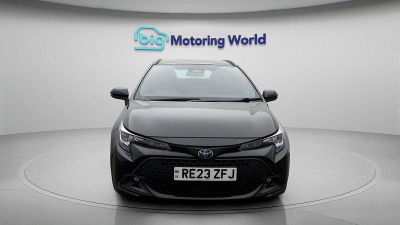 Used Toyota Corolla 140 HP (102 kW) 2023 Black Estate