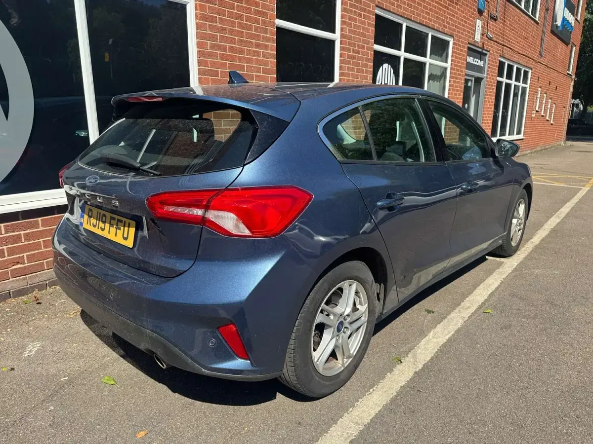Used Ford Focus Zetec 100 HP (73 kW) 2019 Blue Hatchback