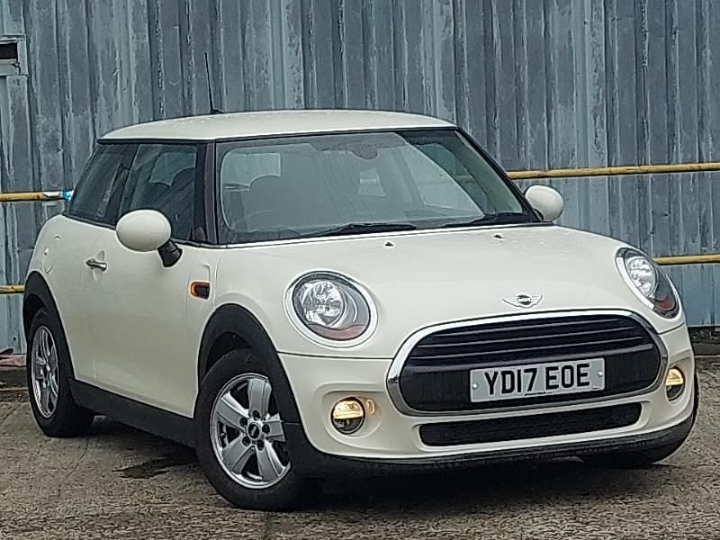 White Used 2017 Mini ONE Hatchback | £6,998 (Fair price) - Image 1/4